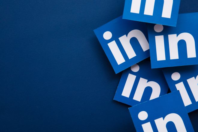How to use data analytics tools to assess LinkedIn user engagement